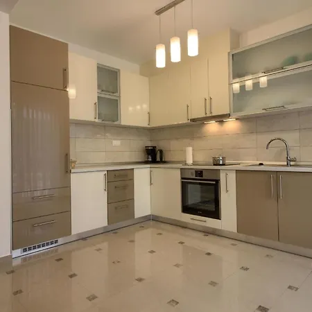Mit Privatpool Fuer 10 Personen Ca 200 Qm In Banjole, Istrien Istrische Riviera Holiday home