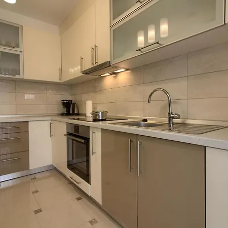 Mit Privatpool Fuer 10 Personen Ca 200 Qm In Banjole, Istrien Istrische Riviera *