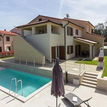 Holiday home Mit Privatpool Fuer 10 Personen Ca 200 Qm In Banjole, Istrien Istrische Riviera