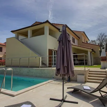 Mit Privatpool Fuer 10 Personen Ca 200 Qm In Banjole, Istrien Istrische Riviera Banjole