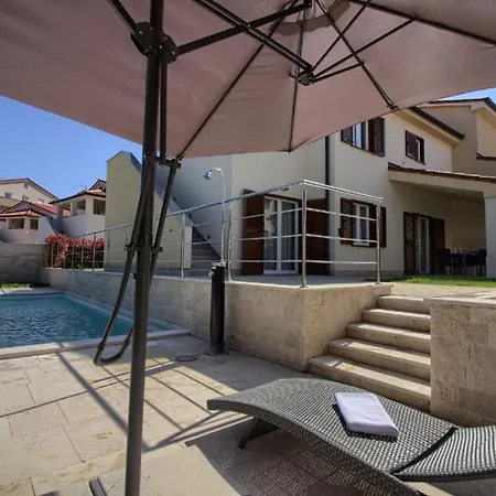Mit Privatpool Fuer 10 Personen Ca 200 Qm In Banjole, Istrien Istrische Riviera