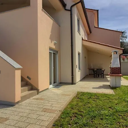 Holiday home Mit Privatpool Fuer 10 Personen Ca 200 Qm In Banjole, Istrien Istrische Riviera